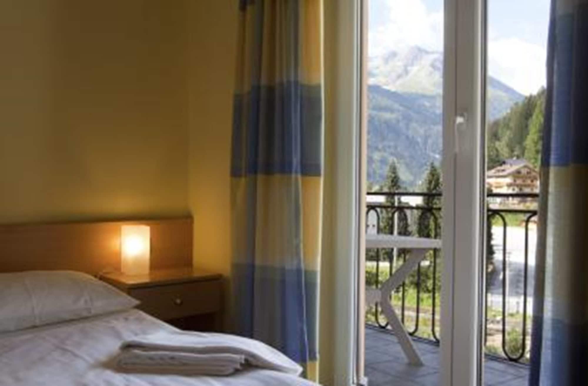 Euro Youth Hotel & Krone Bad Gastein Bagian luar foto