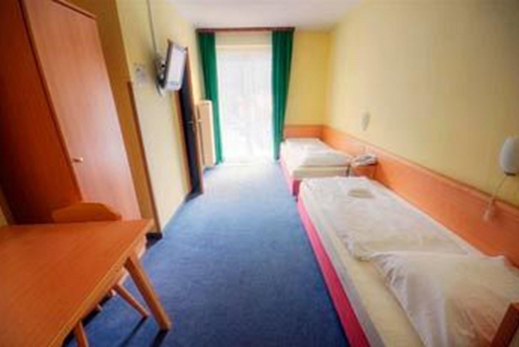 Euro Youth Hotel & Krone Bad Gastein Bagian luar foto