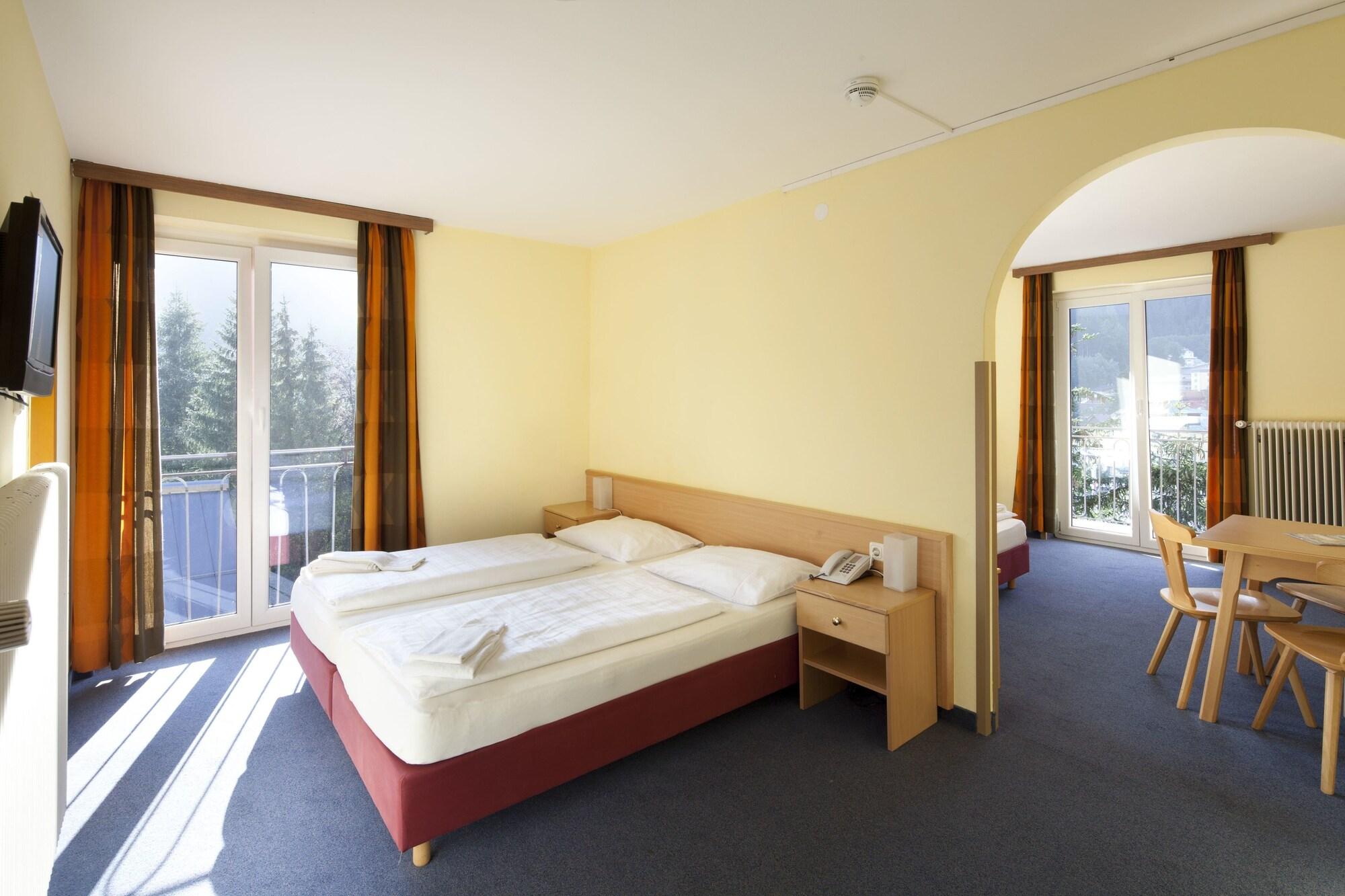 Euro Youth Hotel & Krone Bad Gastein Bagian luar foto